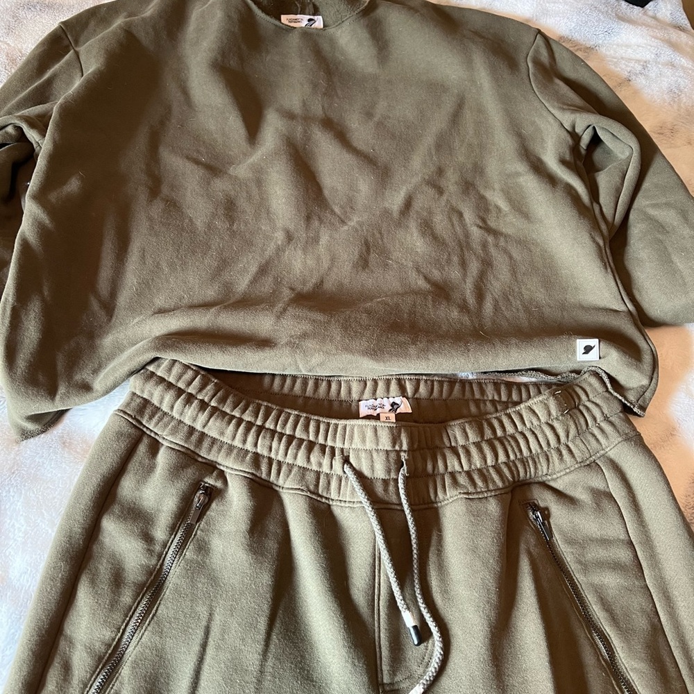 Super cute! Fundamental Living sweat set! Size XL